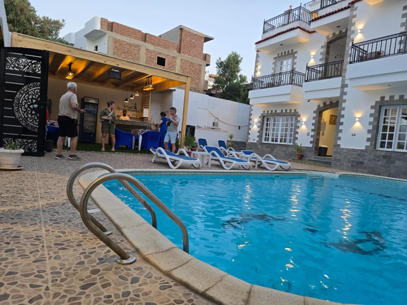 Villa Golden Life Apartments, New Property With Pool Access الأقصر المظهر الخارجي الصورة